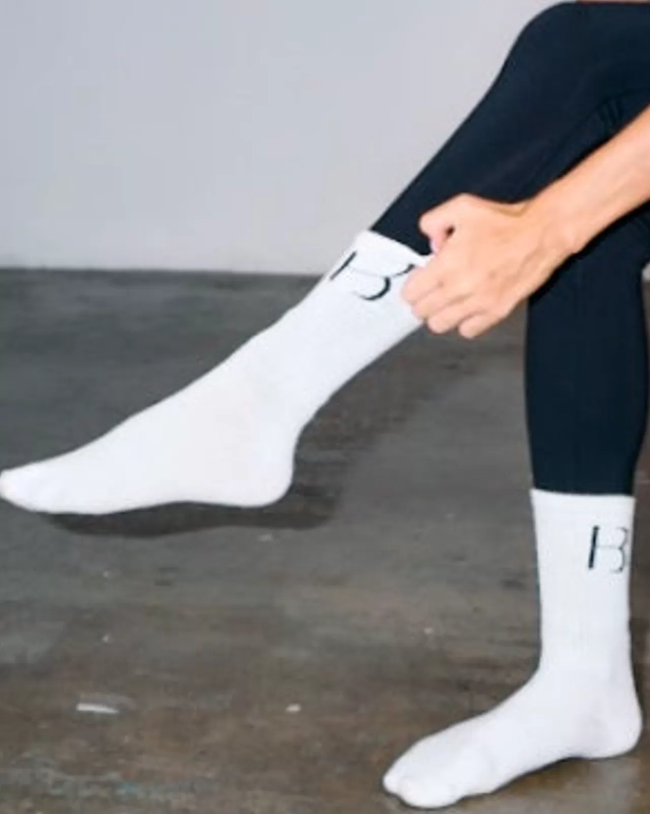 Sale Unisex White And Black - Socks Activewear